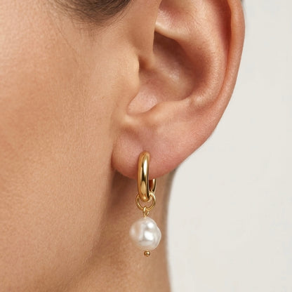 Elara Pearl Earrings
