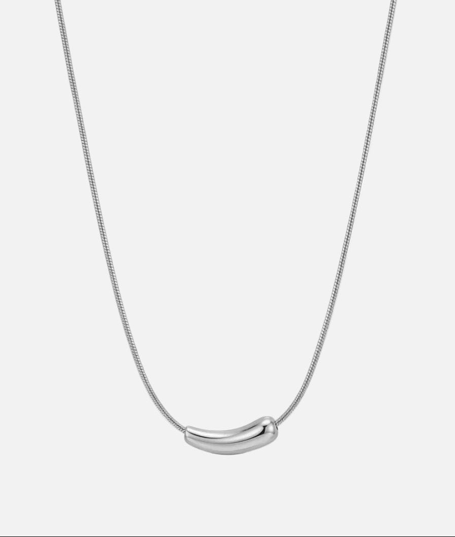 Chili Curve Necklace