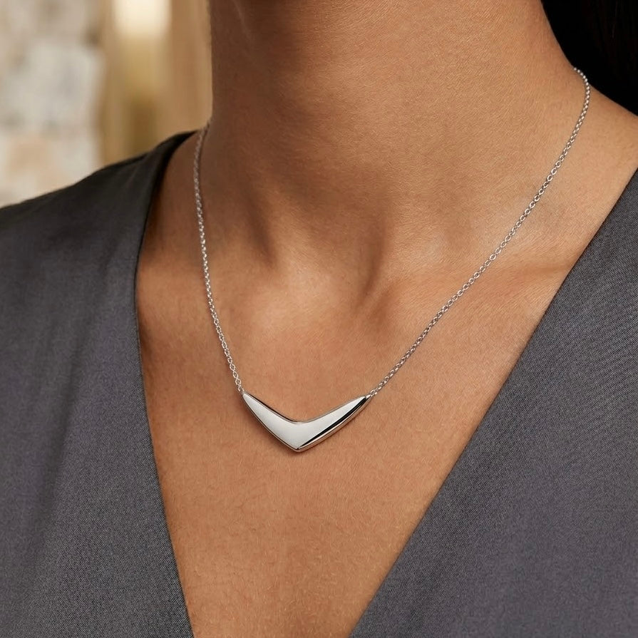 Vela Curve Necklace